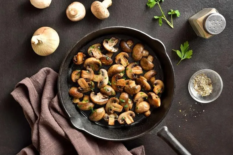 Ile kalorii mają smażone pieczarki? Oto, co musisz wiedzieć!
