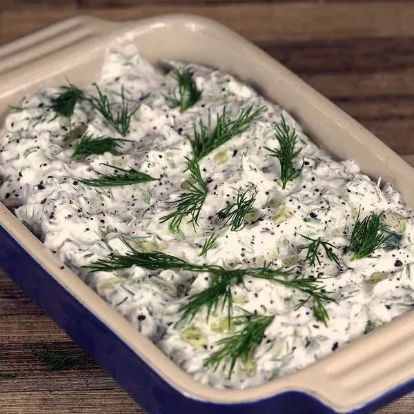 Odkryj, jakie przyprawy do tzatziki sprawią, że ten dip będzie niezapomniany