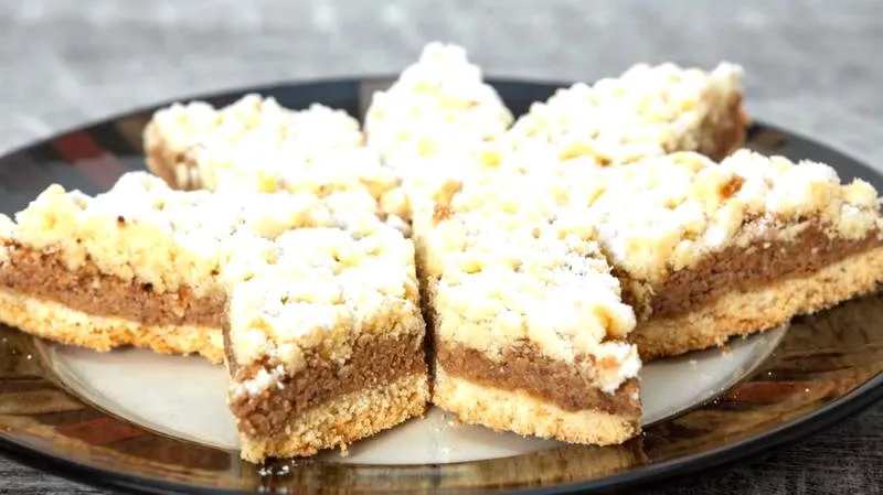 Sekret idealnego wypieku: jak długo piec kruche ciasto ze śliwkami?