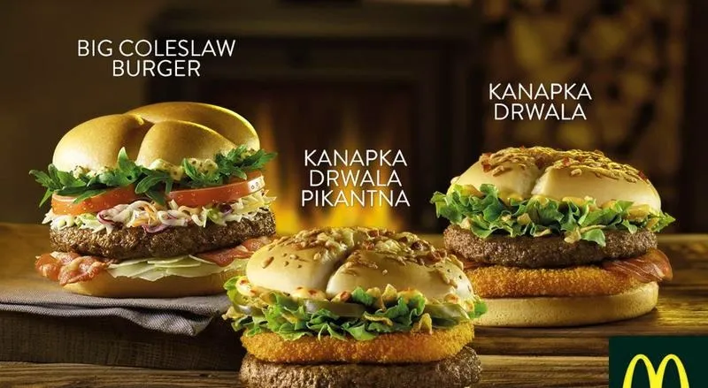 Sprawdź, ile kosztuje burger drwala z kurczakiem i czy warto go spróbować!