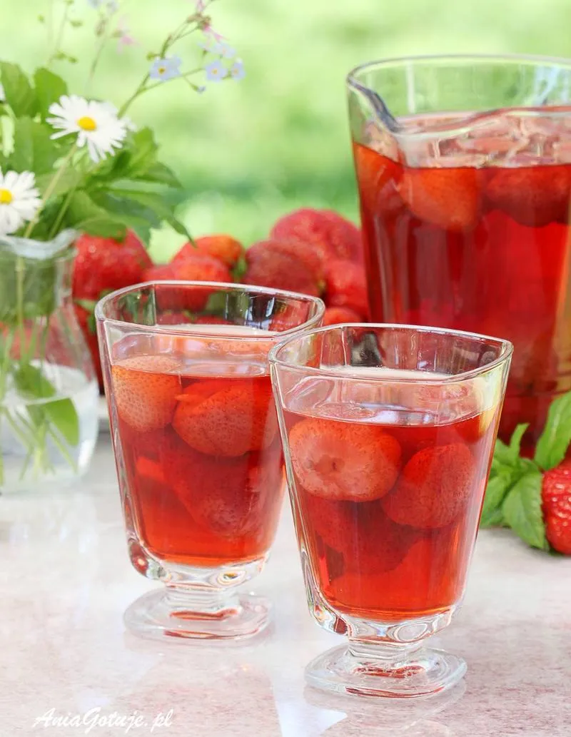 Perfekcyjny kompot truskawkowy przepis